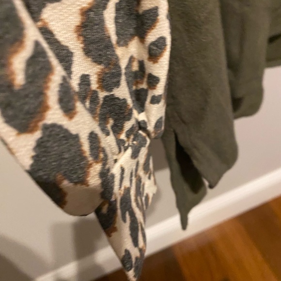 ❣️NWT OLIVE & LEOPARD TOP❣️ - Picture 4 of 5